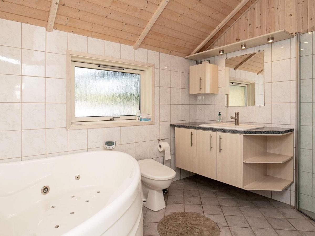 Three-Bedroom Holiday Home In Rodby 38 Kramnitse Buitenkant foto